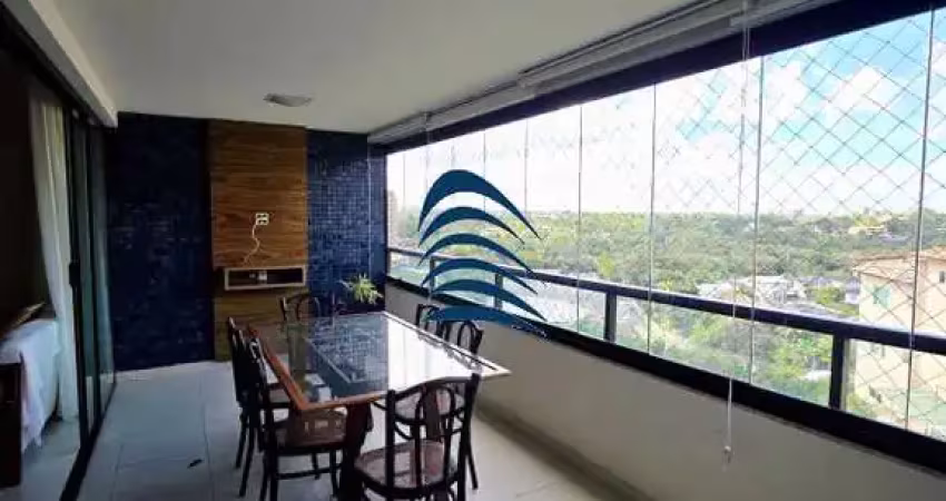 Apartamento 4/4, transformado em 3/4, com sala ampliada, sendo duas suítes, banheiro social, varanda e dependecia completa.
