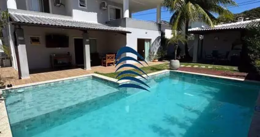 Casa em rua sem saída, 4/4 sendo 2 suites, sala em dois ambientes, suite master com closet e varanda, ar-condicionado em todos os quartos