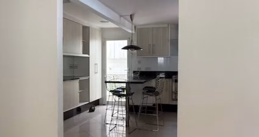Ampla casa térrea,com quintal  pro cimo a USP SP