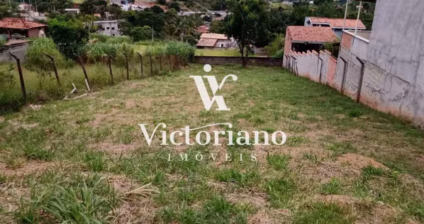 Terreno em declive 750m² murado - chácaras pousada do vale – aceita finan.