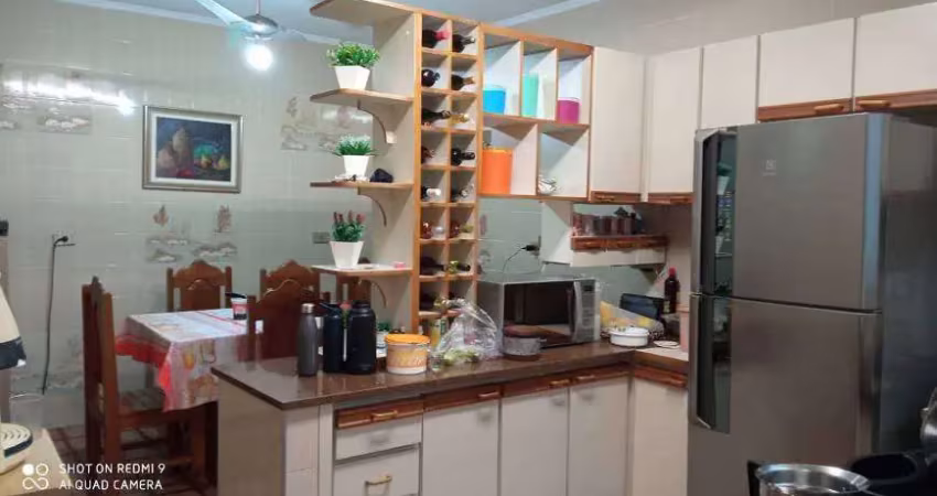 Sobrado venda tem 352m2, 3 quartos, suíte com hidro, estuda permuta por casa no interior até 700.000