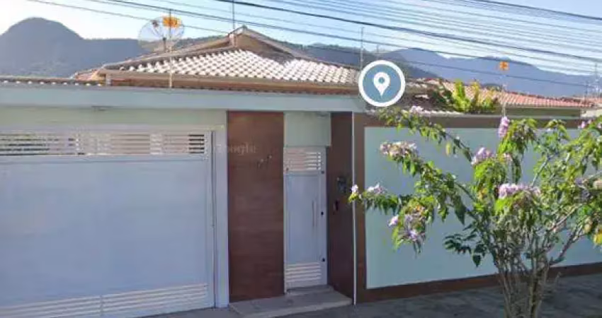 Apartamentovenda possui 200m2, com 3 quartos, edicula e piscina