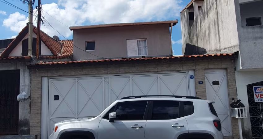 Boa casa com edicula, 03 dormitórios sendo uma suíte, 02 vagas