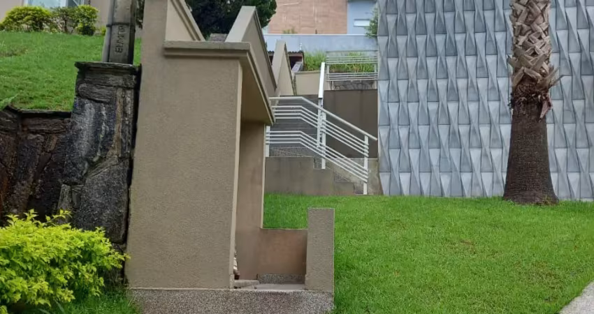 Casa de condomínio 250m2, 03 suítes, estudo permuta por imóveis de menor valor em guarulhos.