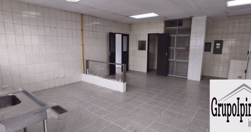 Imóvel comercial à 400 metros do Metrô Santa Cruz, são 3 pavimentos e 3 vagas de garagem.