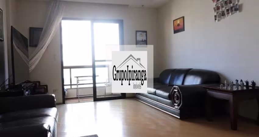 Apartamento com sacada, 4 quartos sendo 2 suítes e 3 vagas de garagem..
