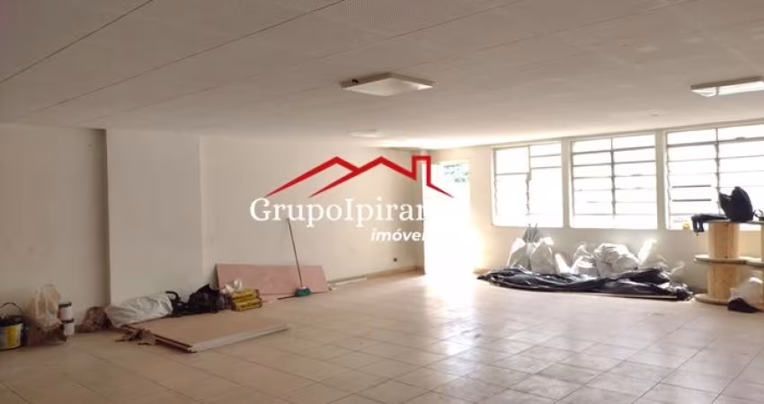 Salão comercial em condomínio, com 120m², 1 sala e 2 banheiros