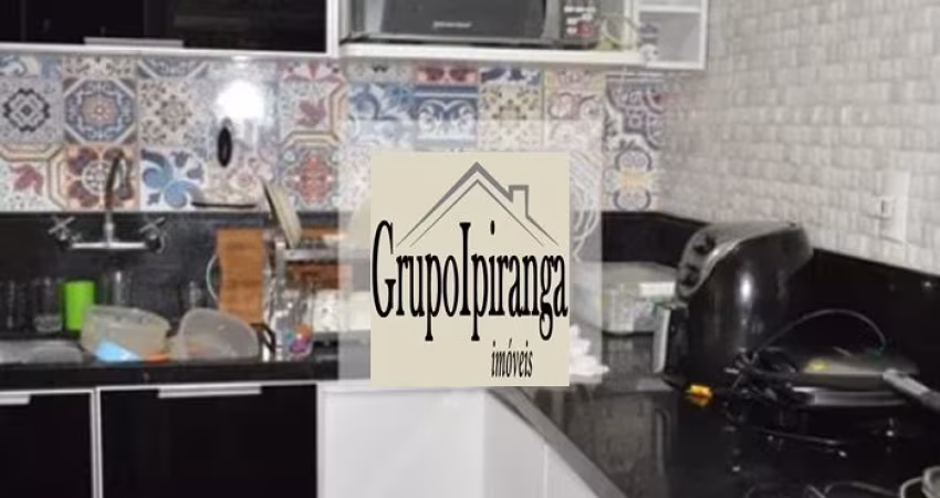 Casa em condomínio, com 3 dormitórios, sendo 1 suíte, depósito, Ar condicionado e 3 vagas de garagem.