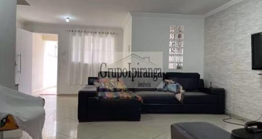 Sobrado triplex com 180m², 3 suítes, 2 vagas, a 550 m do  metrô ALTO DO IPIRANGA com CHURRASQUEIRA