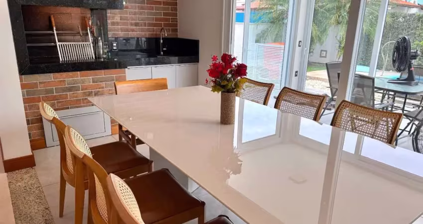 CASA 4 DORMITÓRIOS EM JURERE INTERNACIONAL