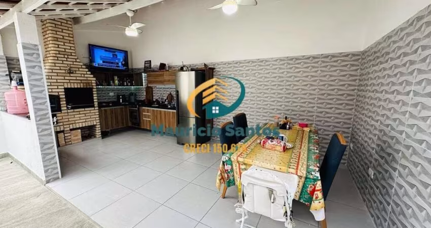 Casa em Mongaguá, bairro Centro, 3 dormitórios sendo 1 suíte, edícula, espaço grill com churrasqueira para o seu lazer bem próximo ao mar!!