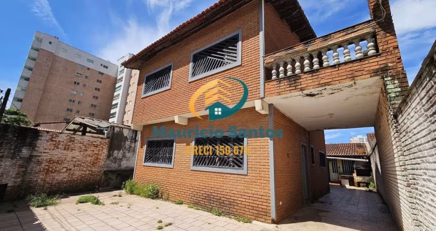 Sobrado em Mongaguá, bairro Jardim Marina, excelente localização, quadra da praia, 4 dormitórios sendo 1 suíte, edícula.
