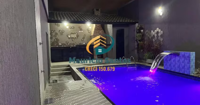 Casa Sobreposta térrea em Praia Grande, bairro Maracanã, 2 dormitórios e demais dependências, 1 vaga, Condomínio fechado, lazer com piscinas e churrasqueira.
