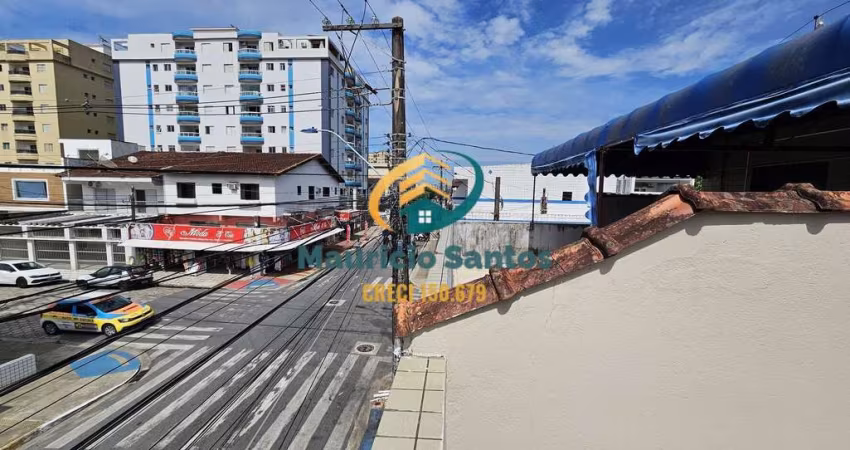 Apartamento Kitnet em Mongaguá, bairro Centro, localizado na principal avenida comercial da cidade, comércios de diversos segmentos nas imediações.