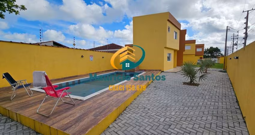 Sobrado em Condomínio em Itanhaém, bairro Santa Terezinha, próximo a praia, 2 suítes, lavabo, lavanderia e churrasqueira, Residencial com piscina com cascata!!