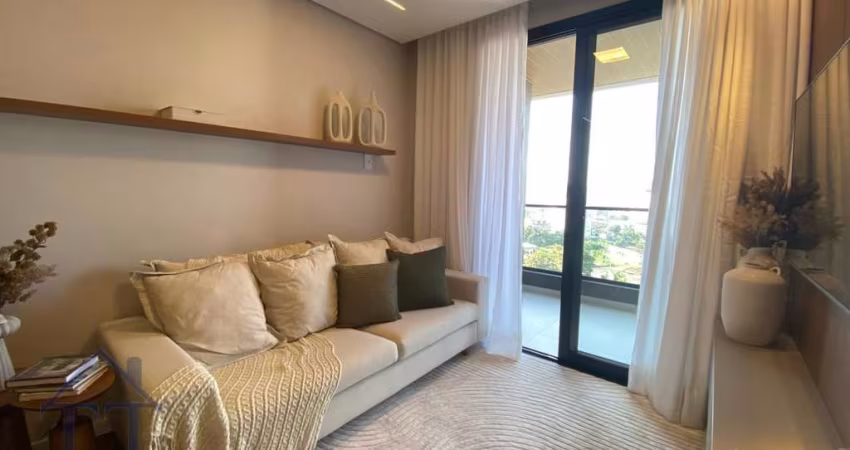 Apartamento novo, lindamente decorado. Área privativa de 83,58 m², sendo uma suíte e mais dois dormitórios. Churrasqueira na sacada e duas vagas.