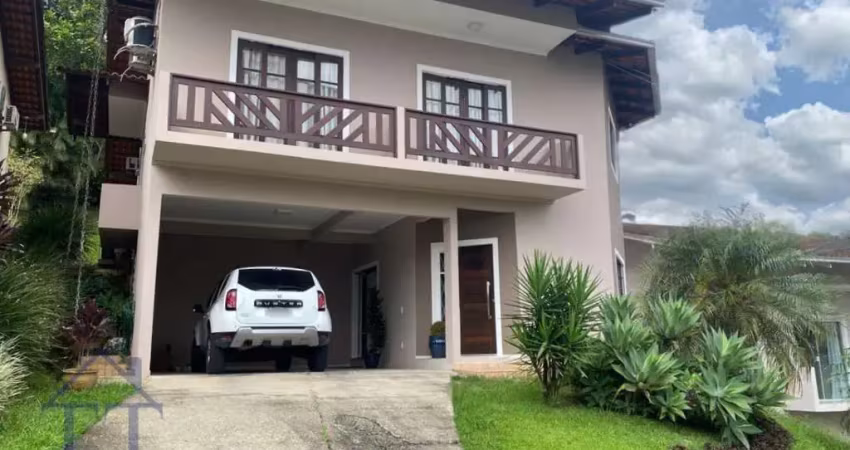 Casa em condomínio fechado com 3 quartos para alugar no Glória, Joinville 