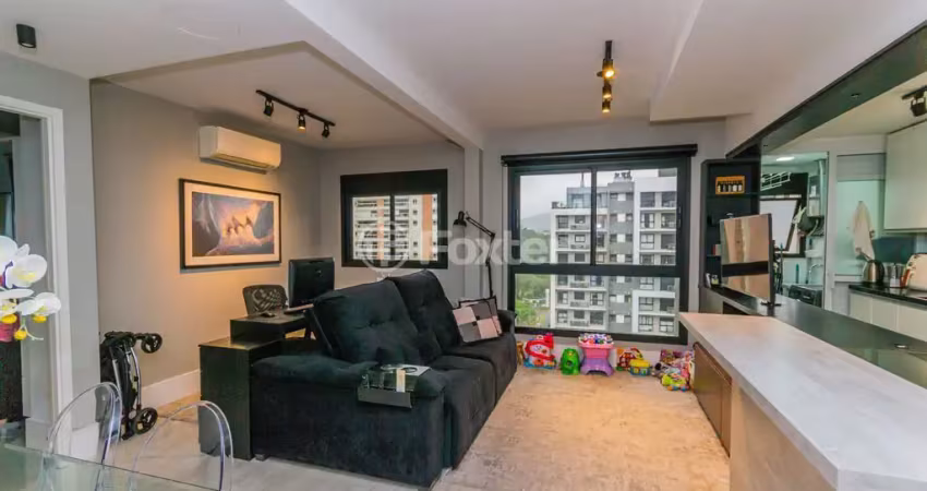 Excelente apartamento de 2 dormitorios, transformado em 1 studio, suite e vaga coberta