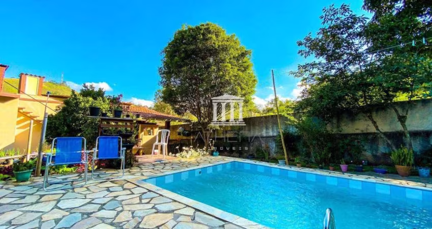 Casa à venda, 294 m² por R$ 790.000,00 - Vale do Paraíso - Teresópolis/RJ