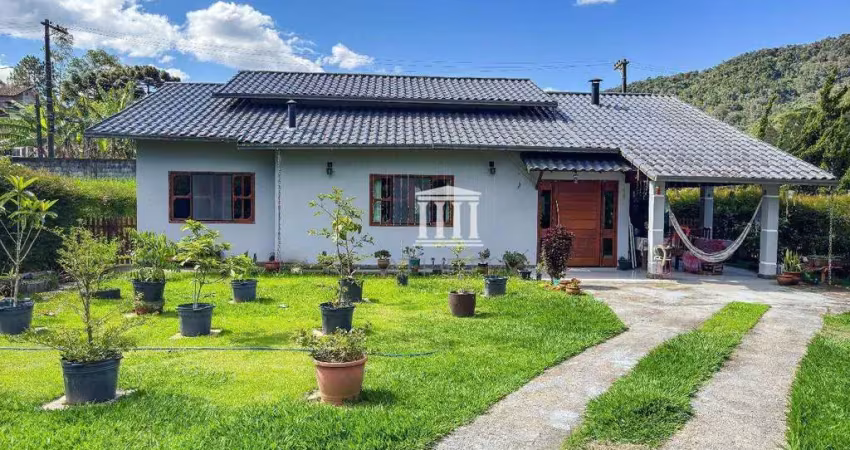 Casa com 3 dormitórios à venda, 133 m² por R$ 895.000,00 - Albuquerque - Teresópolis/RJ