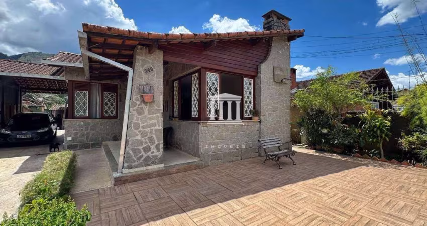 Casa com 3 dormitórios à venda, 185 m² por R$ 1.090.000,00 - Jardim Cascata - Teresópolis/RJ