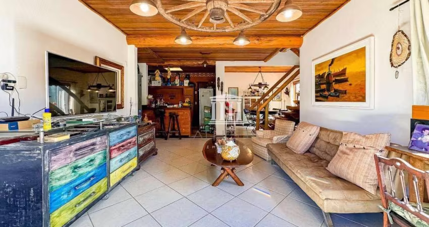 Casa com 3 dormitórios, 214 m² - venda por R$ 990.000 ou aluguel por R$ 3.900,00/mês - Vargem Grande - Teresópolis/RJ