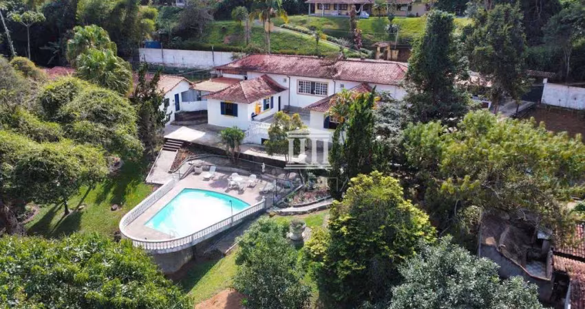 Casa com 5 dormitórios à venda, 680 m² por r$ 2.500.000,00 - albuquerque - teresópolis/rj