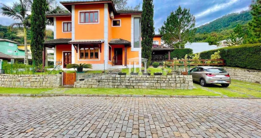 Casa com 3 dormitórios à venda, 220 m² por R$ 950.000,00 - Vargem Grande - Teresópolis/RJ