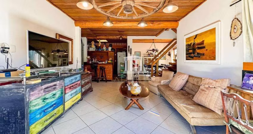 Casa com 3 dormitórios, 214 m² - venda por R$ 990.000 ou aluguel por R$ 3.900,00/mês - Vargem Grande - Teresópolis/RJ