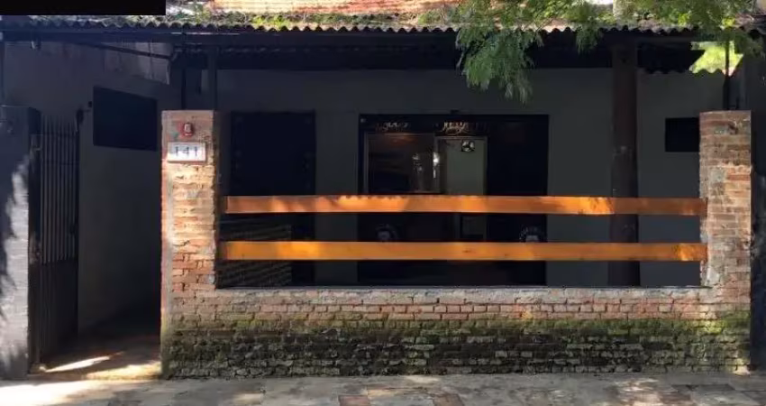 Casa comercial estrategicamente localizada no miolo do tremembé - zn/sp: 4 salas, 5 banheiros, 5 vagas de garagem, 284m² de área.