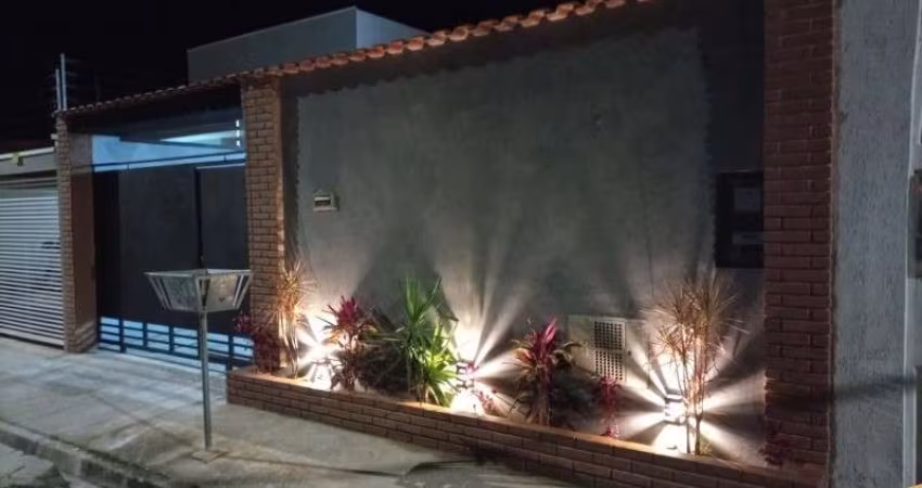 Bela Casa no residencial Santa Clara para Venda em Pindamonhangaba. São 2 dormitórios, sendo uma suíte, 1 sala, cozinha planejada, jardim de inverno.