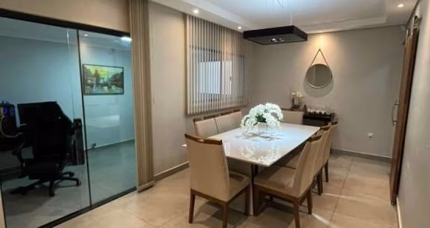 Casa residencial para Venda na Vila Pacífico II, Bauru 4 dormitórios sendo 1 suíte, 2 banheiros, 2 vagas 205,00 m² construída, 270,00 m² total