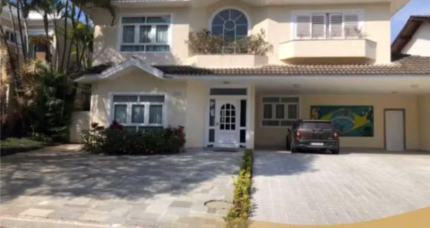 Uma casa de alto padrão, com acabamentos de luxo e sofisticação, está disponível por apenas r$4.800.000,00.