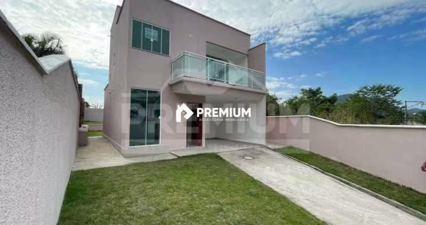 (VENDA) CASA DUPLEX COM UMA SÚITE COM VARANDA E AMPLO QUINTAL EM INOÃ!