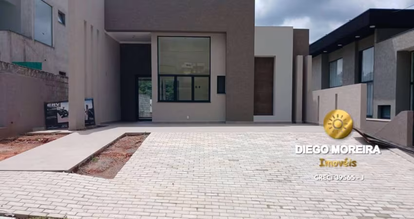Casa de alto padrão à venda em condomínio fechado em Atibaia