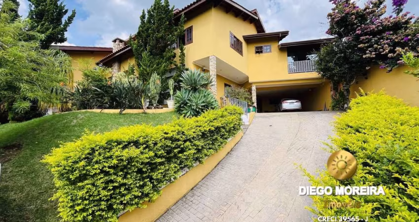Linda Casa à venda em condomínio de alto padrão na cidade de Atibaia