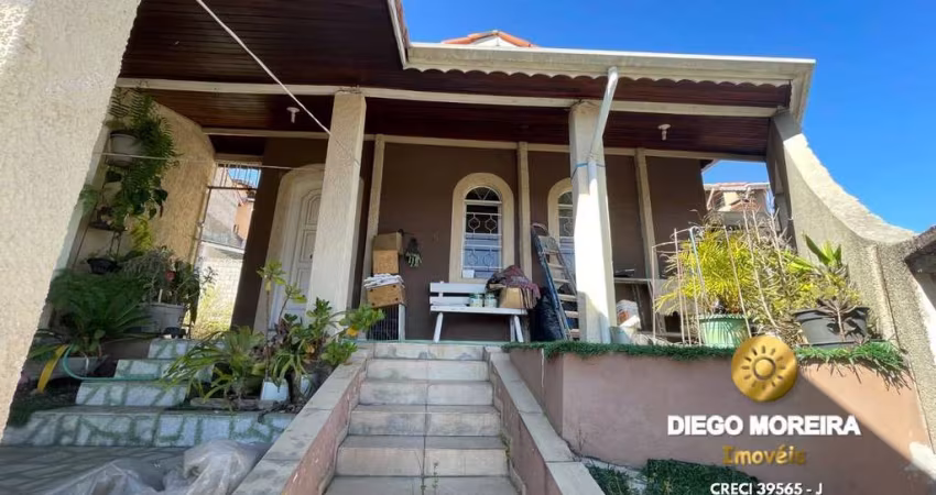 CASA À VENDA EM TERRA PRETA – ESQUINA PRIVILEGIADA!