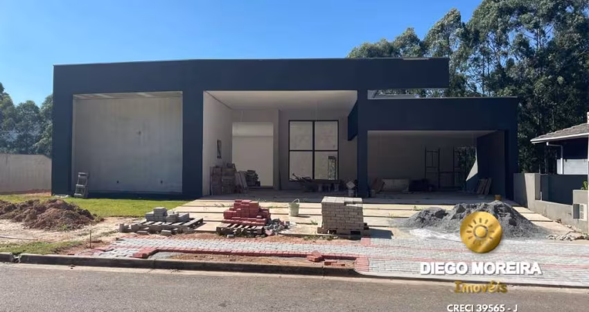 CASA DE ALTO PADRÃO À VENDA EM TERRA PRETA – CONDOMÍNIO FECHADO!