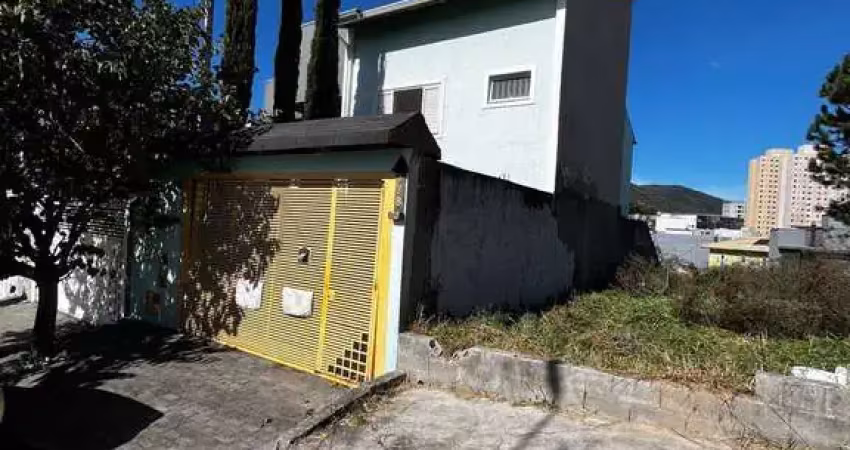 CASA SOBRADO À VENDA  ESPAÇOSO  EM CAIEIRAS!