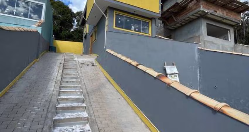 Sobrado à Venda em Terra Preta 3 dormitórios