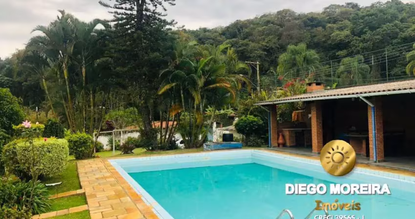 Chácara completa à venda com 4 casas – 3.000m² em ótima localização!