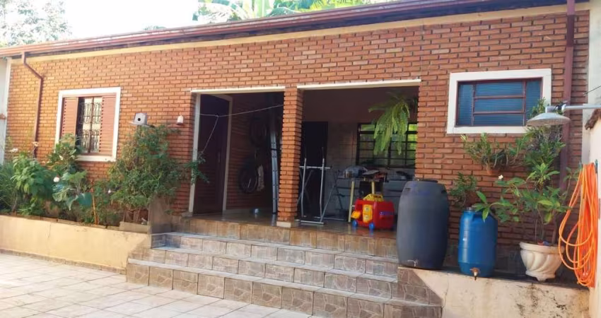 Casa para Venda em Dumont, CENTRO, 3 dormitórios, 1 suíte, 2 banheiros, 3 vagas