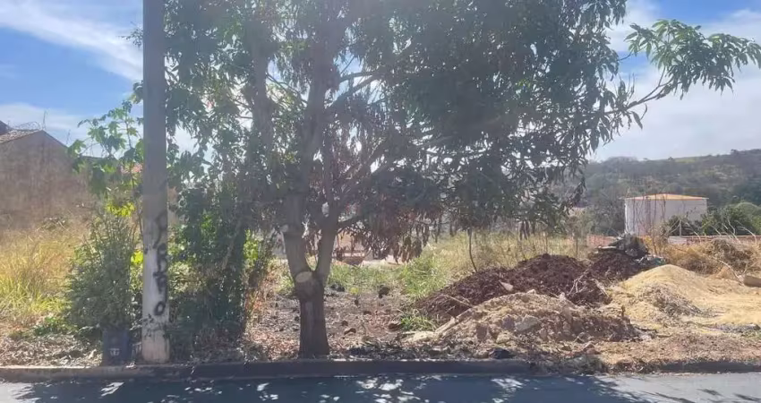 Terreno à venda no Centro, Dumont 