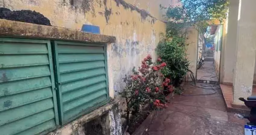 Ótima casa comercial ou residencial próximo a av. joão fiúsa