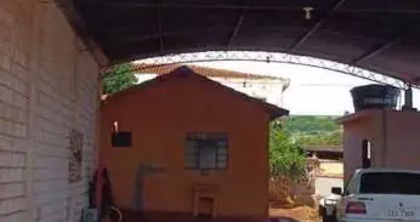 Casa com 2 quartos à venda no Centro, Dumont 