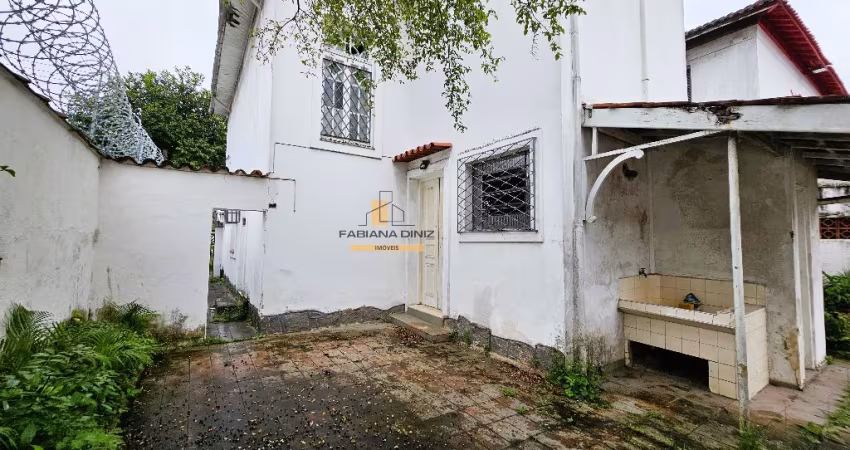 Sobrado comercial.