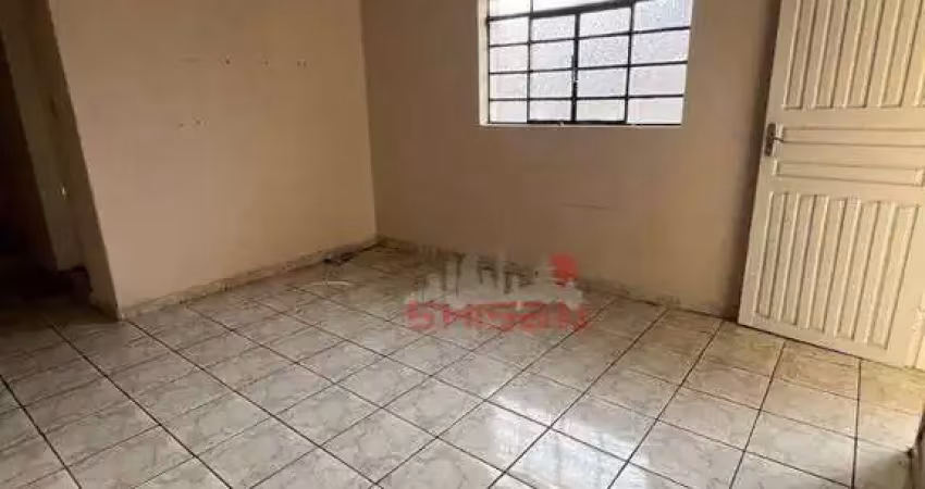 Casa térrea com mais 2 edículas para vender, rua tranquila