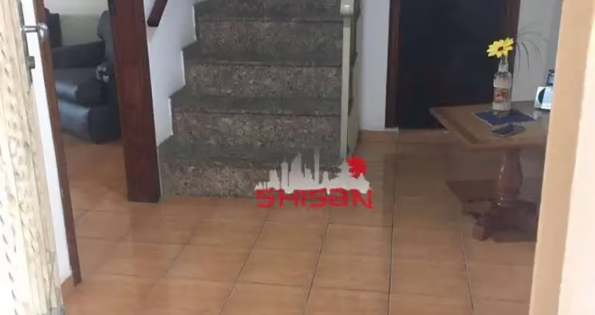 Amplo sobrado com edícula, quintal e 3 vagas  ideal para família grande!