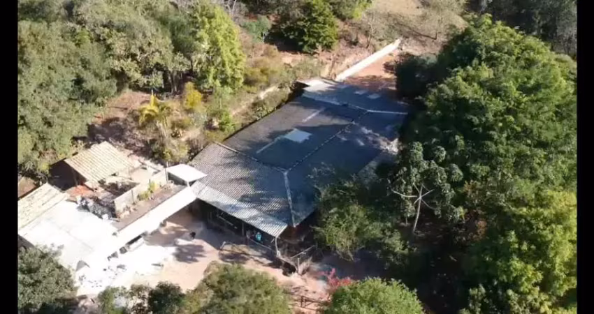 Sitio/Fazenda SP - Santana de Parnaíba 21490.00 Área Útil/ LAGO/ 3 SUITES/ 10 VAGAS DE CARRO