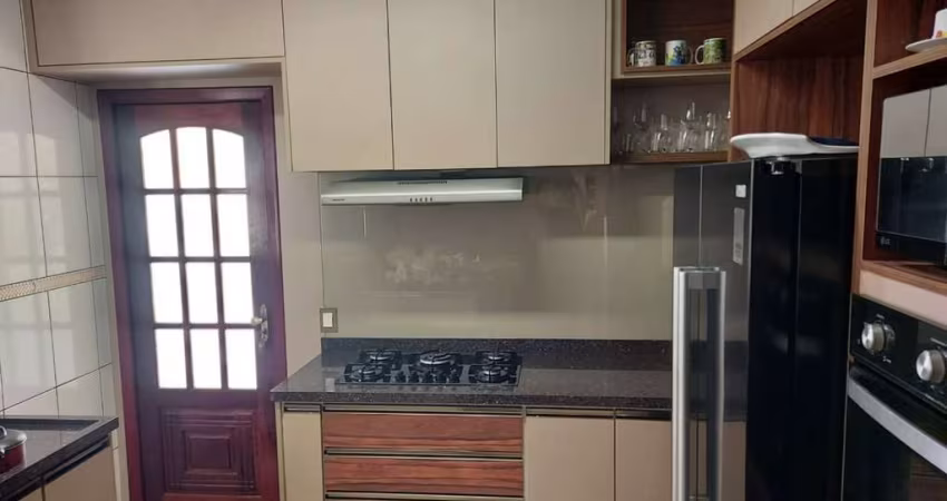 Casa em Barueri com 4 Quartos Sendo 1 Suite 3 Salas de 200m²